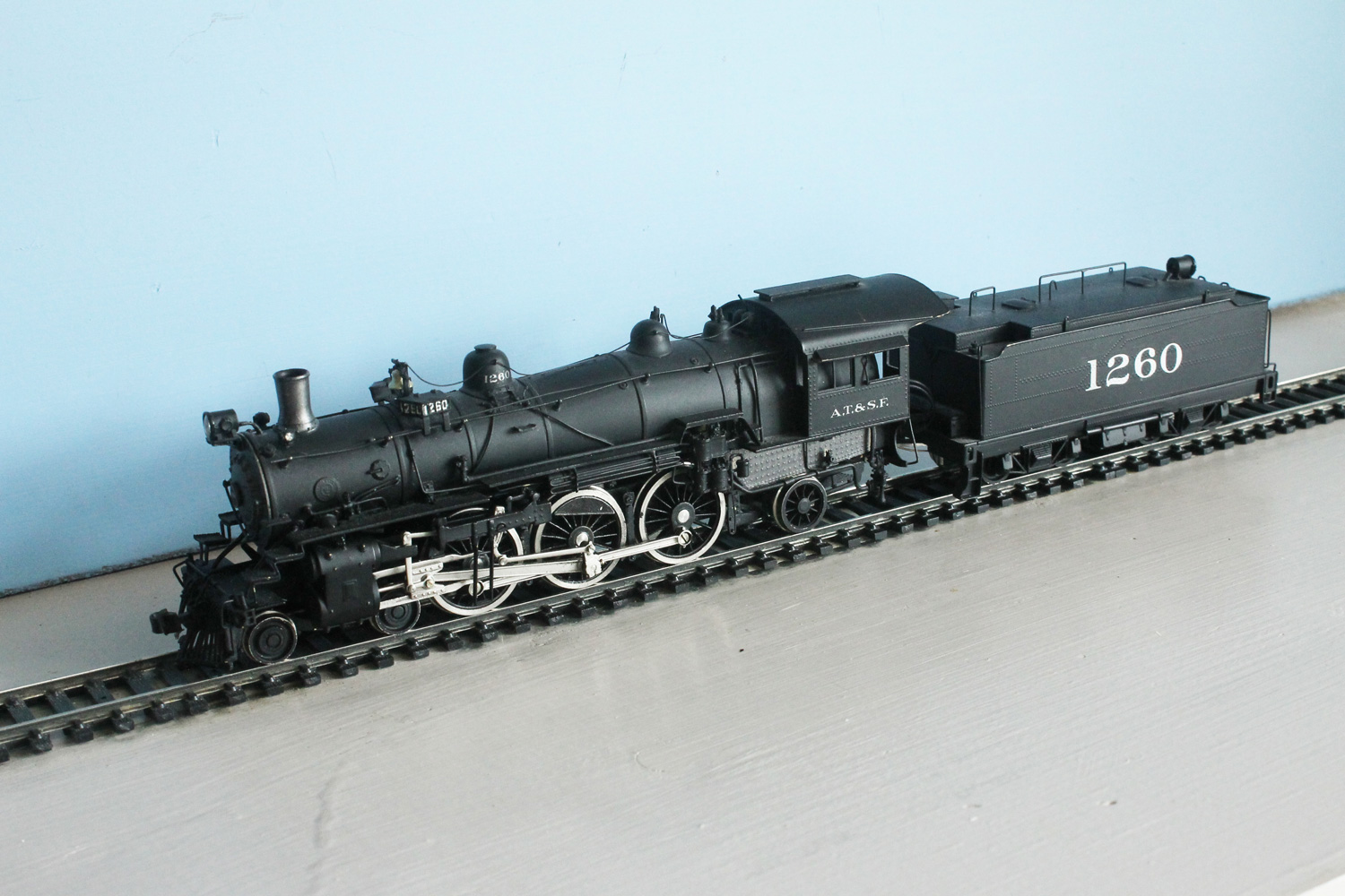 HO Scale Model Railroad Trains Engine Santa Fe 2-8-0 DCC Sound Steam Locomotive 