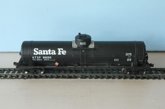 ATSF Tank Car #98052 is a Tk-O class tank car built by GATC in 1953 modernized in 1982 and used in transporting reclaimed diesel fuel. Model is by American Limited, Bob Walz photo. ATSF Tk-O #98052 (model)