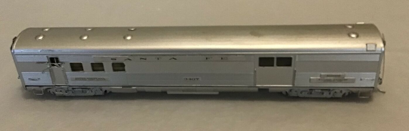 HO Model ATSF # 3407 Budd RPO-Baggage. Prototype built by Budd. Model modified by combining Athearn Budd Baggage Car and Budd RPO shells. Added details include roof vents, wire grab irons, full interior, mail catcher. Model by Tom Cockle. Photo by Tom Cockle. ATSF RPO-Baggage #3407 (model)