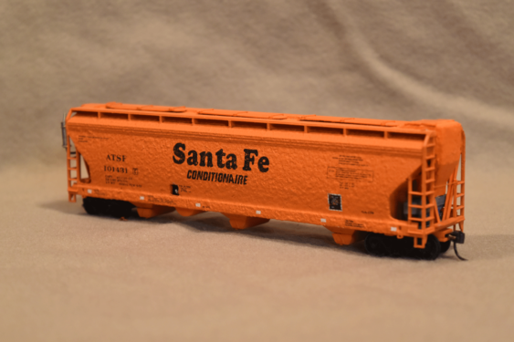 ATSF #101431 is a Ga-178 class "as built" painting Conditionaire car. The base kit is by Accurail/Digital Fox with refrigeration machinery, ductwork, generator and related details scratchbuilt per article in Model Railroader. Roof hatches corrected and end framing revised per article. These cars were quickly converted back to conventional covered hoppers when the concept was disproved. Model and photo by Jim Witmer. ATSF Ga-178 #101431 (model)