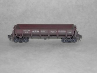 ATSF #185017 is a Ga-40 class 30-yard air dump car built by Clark in 1924. This is a brass model imported by W&R. Correct Andrews trucks came from Accurail. Model and photo by MSFM Ian MacKellar. ATSF GA-40 air dump #185017 (model)