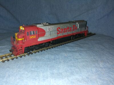 The U28CG is a General Electric model intended to compete with EMD's popular SD series. This is an Athearn model. Photo by David Churry. ATSF U28CG #352 (model in red and silver scheme)